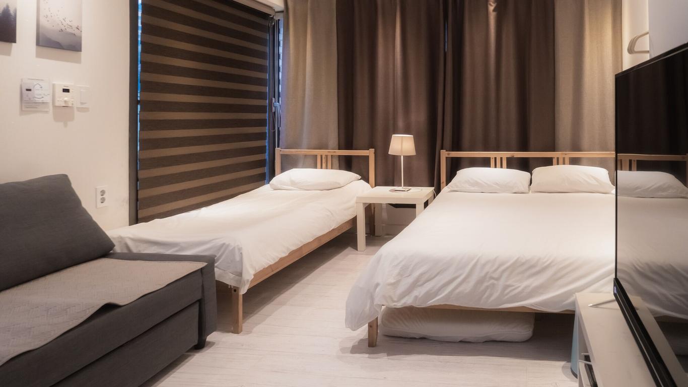 Myeongdong Artmonstay