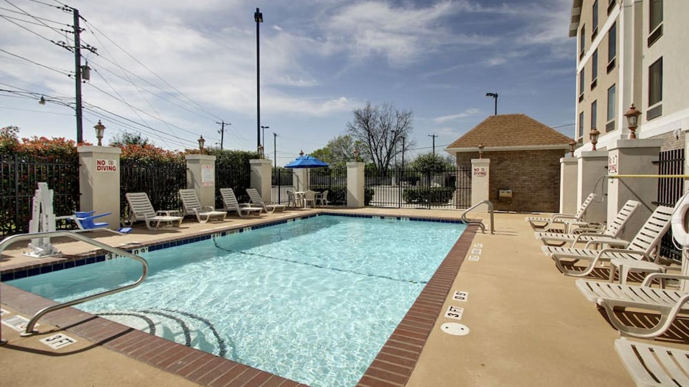 Comfort Suites Waco Near University Area